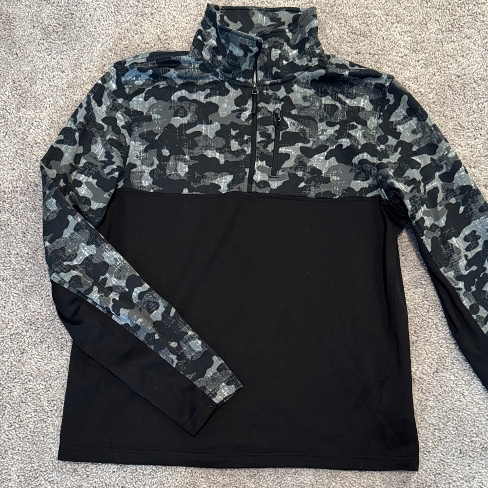 Men’s North Face Black and Gray Camo Half-Zip Pullover Size M